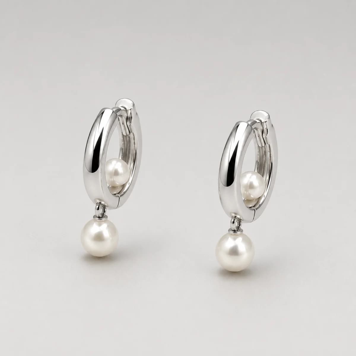 Premium Seri | İnci Detaylı Silver Sallantılı Halka Küpe